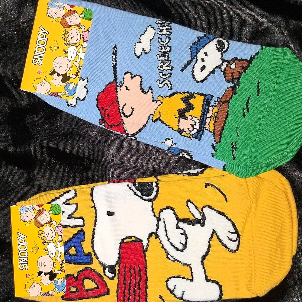 Peanuts Women Ankle Socks with Black and White Design